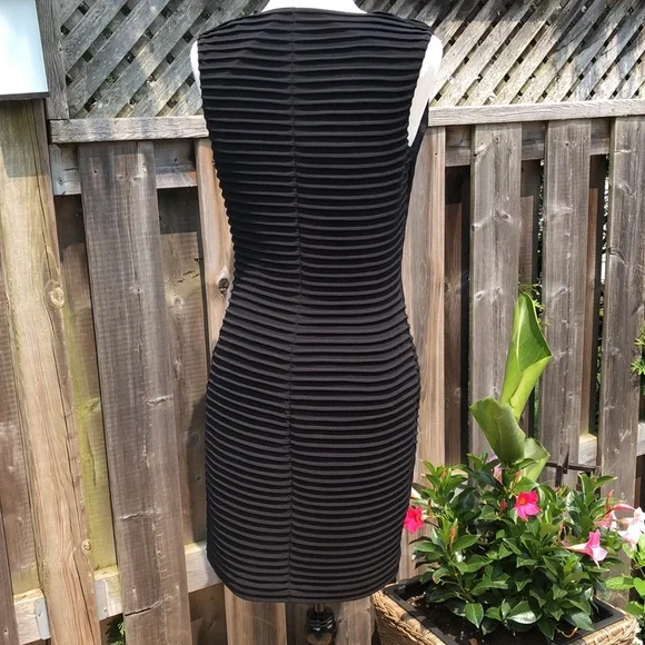 Calvin Klein size 8 black dress side zipper excellent condition - Picture 5 of 7